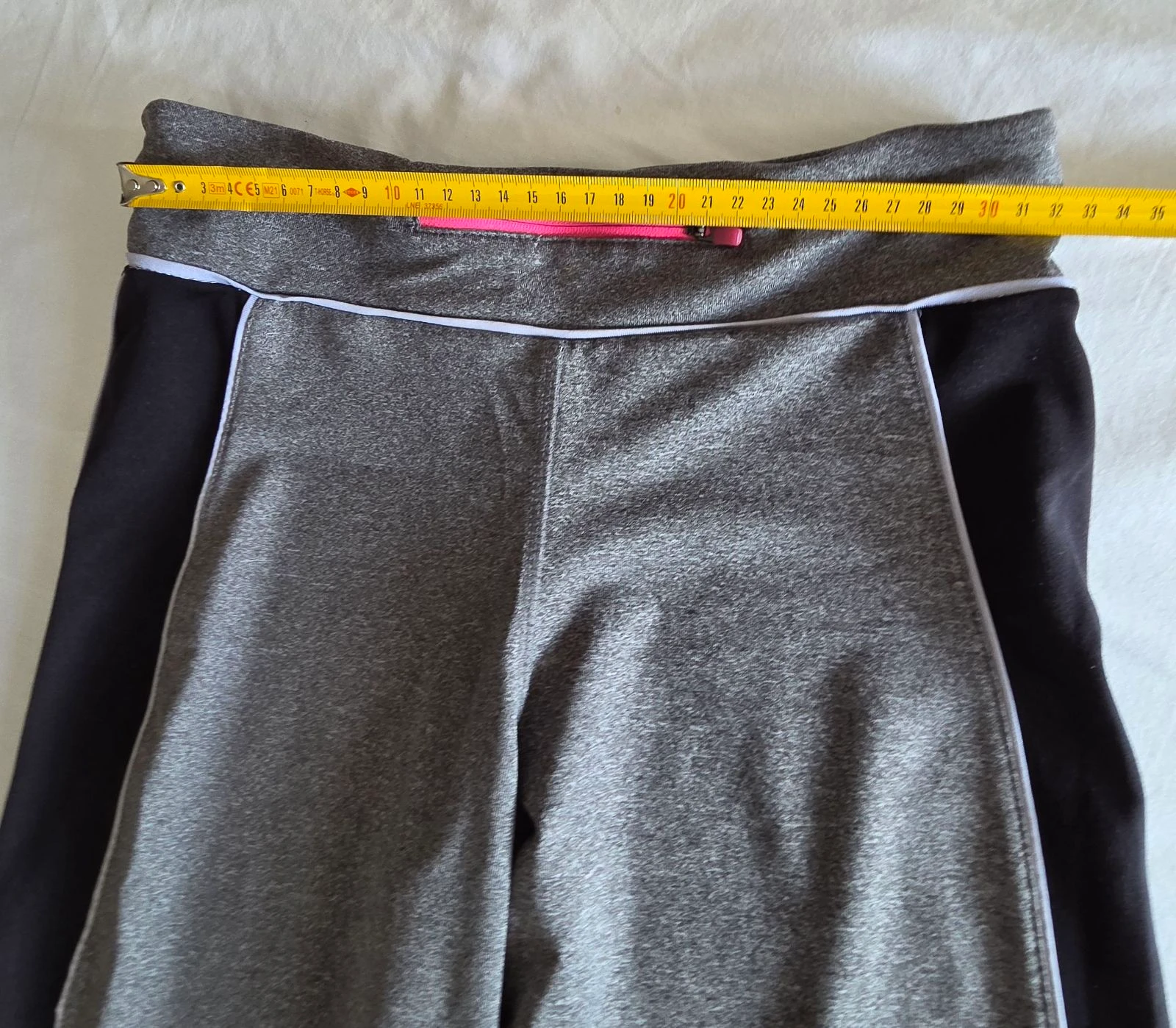 Corsario deportivo gris rosa negro, leggings cortos para correr y hacer fitness – photo 5